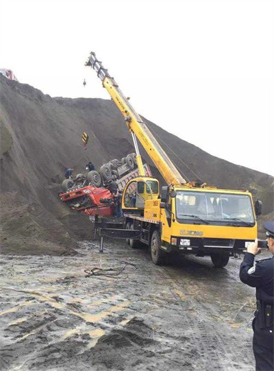 集贤上犹道路救援